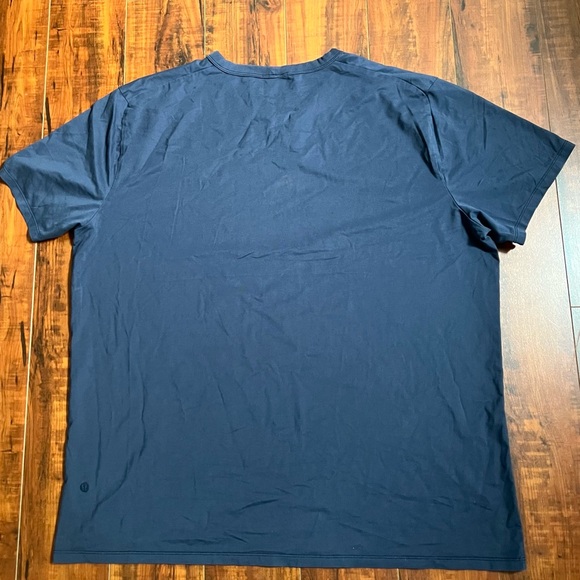Lululemon The Fundamental Tee - Picture 4 of 6